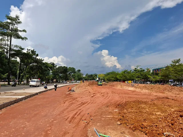 Pengerjaan Pelebaran Jalan di Depan SP Plaza Diduga Dikerjakan Asal-asalan