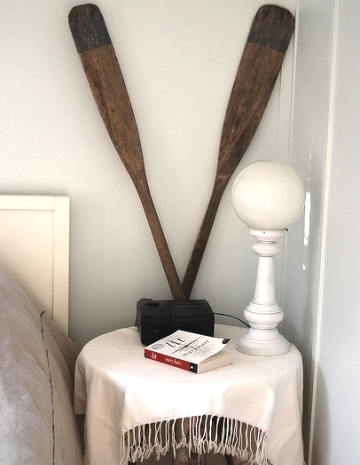 nautical wall decor ideas for bedroom with wooden oars