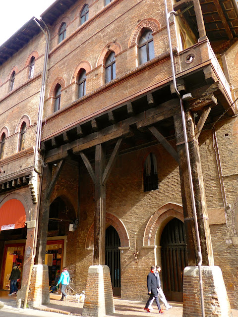 Bologna-portico-case-seracchioli