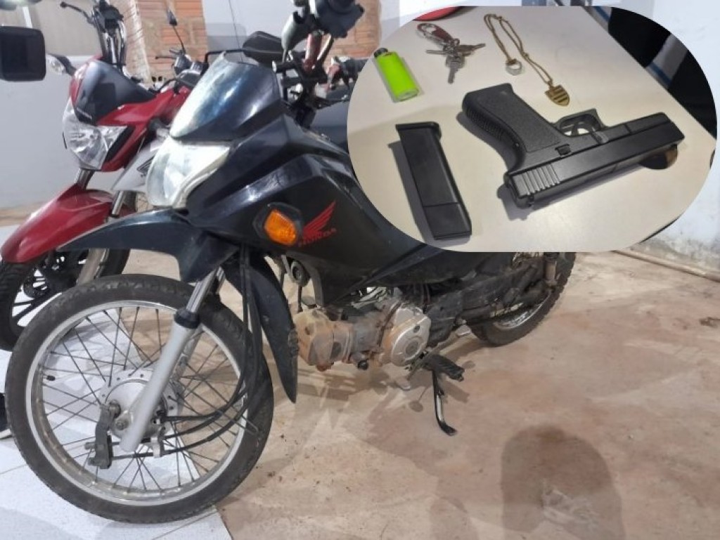 Adolescentes são apreendidos com moto roubada em posto de gasolina