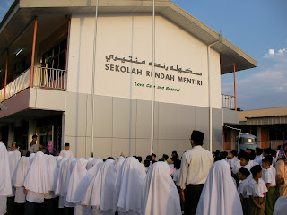 Sekolah Rendah Mentiri, Brunei II (B): Acara Pembukaan 