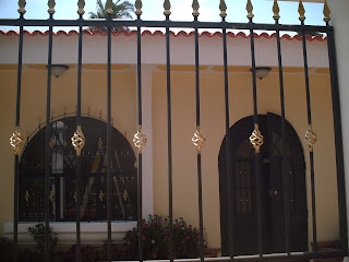 <img src="balcones.jpg" alt="estilos y fabricación de balcones"> 