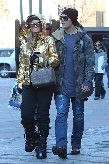 Paris Hilton and Chris Zylka Stroll Photo