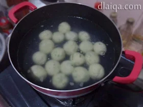 proses merebus adonan pempek