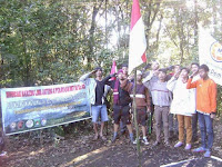 Upacara HUT RI di Puncak Gunung Kemulan