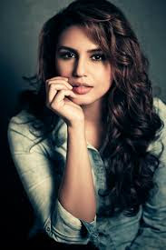 Download 25 Sexy Huma Qureshi Super Hot Wallpaper