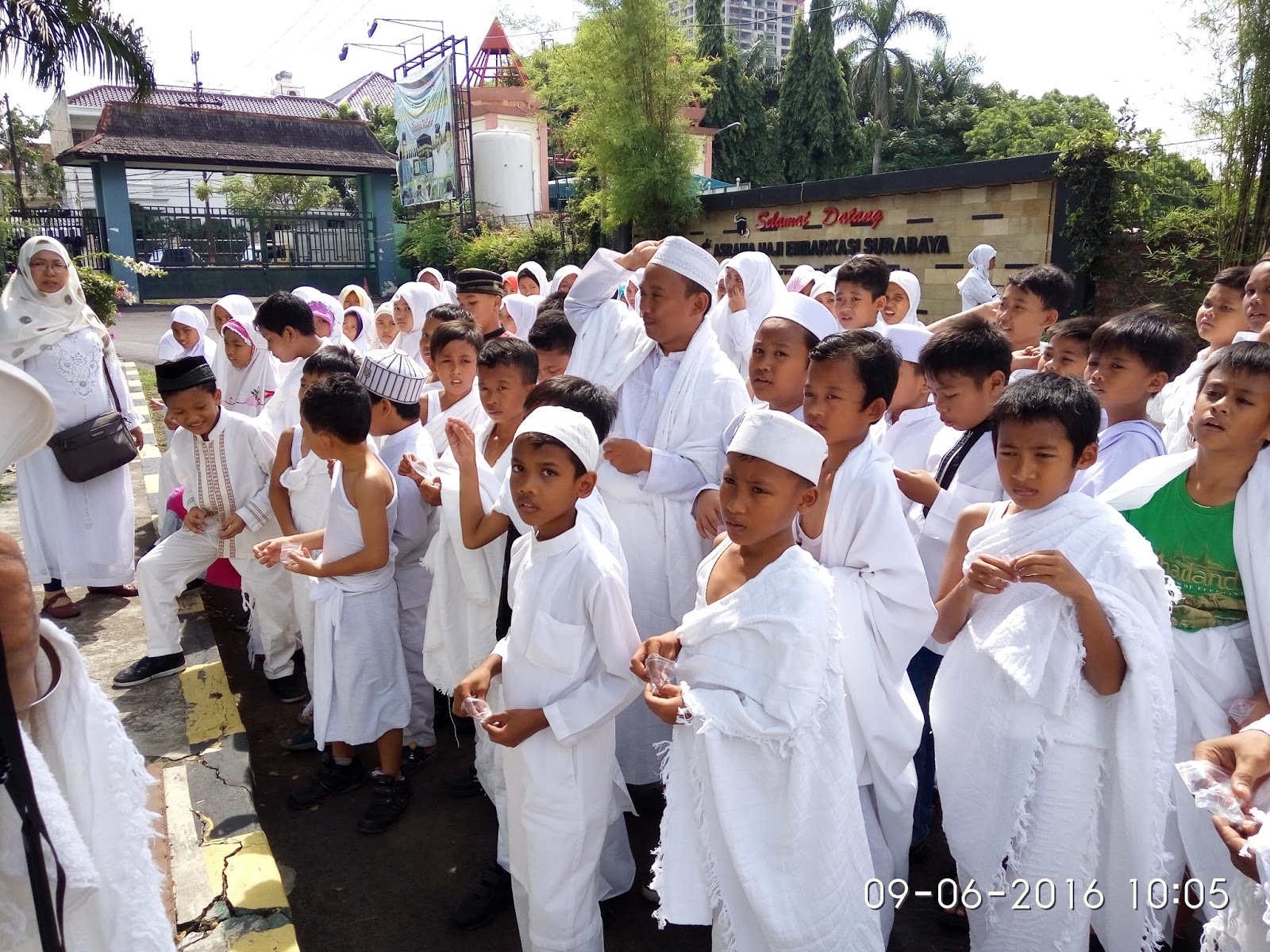 Selain Manasik Haji kegiatan yang dilakukan pada waktu Baitul Arqom ini juga meliputi praktek wudhu praktek sholat dan ceramah Agama dari guru agama islam