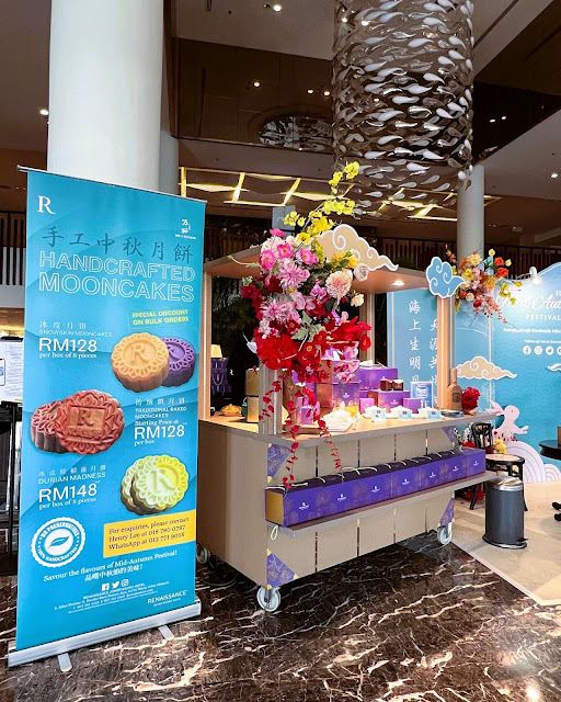 Beli Kuih Bulan Halal Di Renaissance Johor Bahru Hotel