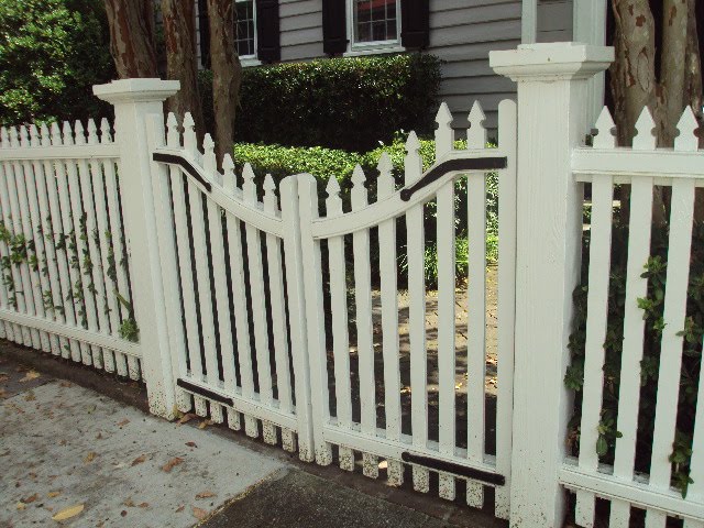 Antique ART Garden: Original Old Wood Picket FENCES & GATES of CHARLESTON, South Carolina