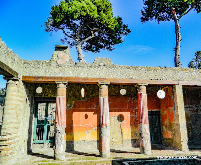 Casa do Relevo de Télefo, sítio arqueológico de Herculano, Itália