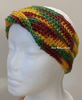 Sweet Nothings Crochet free crochet pattern blog, free crochet pattern for a mobius headband, side view of the headband,