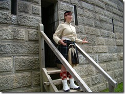 2012-06-19 DSC04842 Private Hardy, tour guide