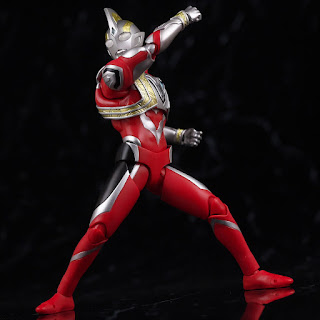 REVIEW SHFiguarts Ultraman Trigger Power Type, Bandai