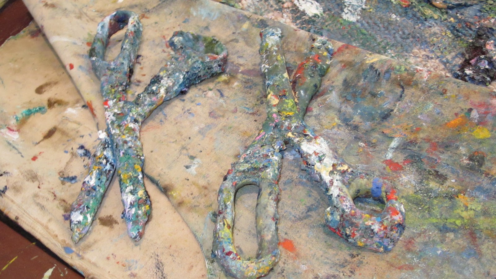 Desire Empire Beach House Goes To An Art Exhibition - 