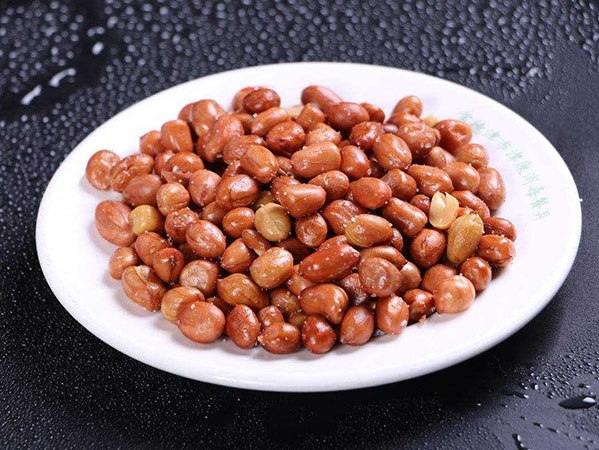 Làm lạc rang muối đừng cho ngay vào chảo, thêm 1 bước và 1 nguyên liệu, để lâu vẫn giòn - 1