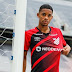 Athletico Paranaense oficializa contratação do lateral-esquerdo Pedrinho