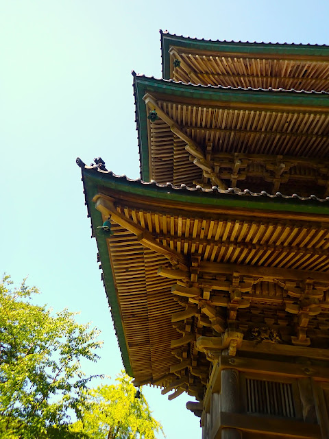 兩位神社木匠花了 15 年多的時間建造了這座塔。這是一個美妙的建築！