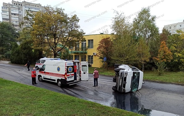 У Запоріжжі перекинулася маршрутка з пасажирами