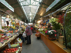 Manger au Marché des Enfants Rouges