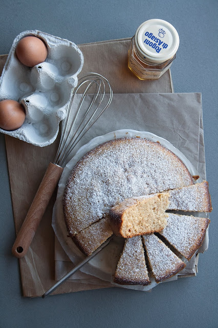 Torta integrale con yogurt e miele