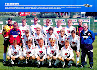 ROSENBORG BALLKLUB - Trondheim, Noruega - Temporada 1996-97 - Jamtfall, Soltvedt, Bragstad, Hoftun, Kvarme, Hjelde y Rise; Bjorn Hansen (asistente), Brattbakk, Stensaas, Halvarsen, Skammelsrud, Strand y Nils Arne Eggen (entrenador); Loken, Winses, Heggem, Staurvik y Mini Jacobsen - Plantilla del Rosenborg, que en esta temporada ganó la Liga noruega