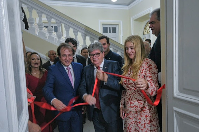 João Azevêdo participa de entrega das obras de restauração do prédio do Palácio da Justiça, em João Pessoa