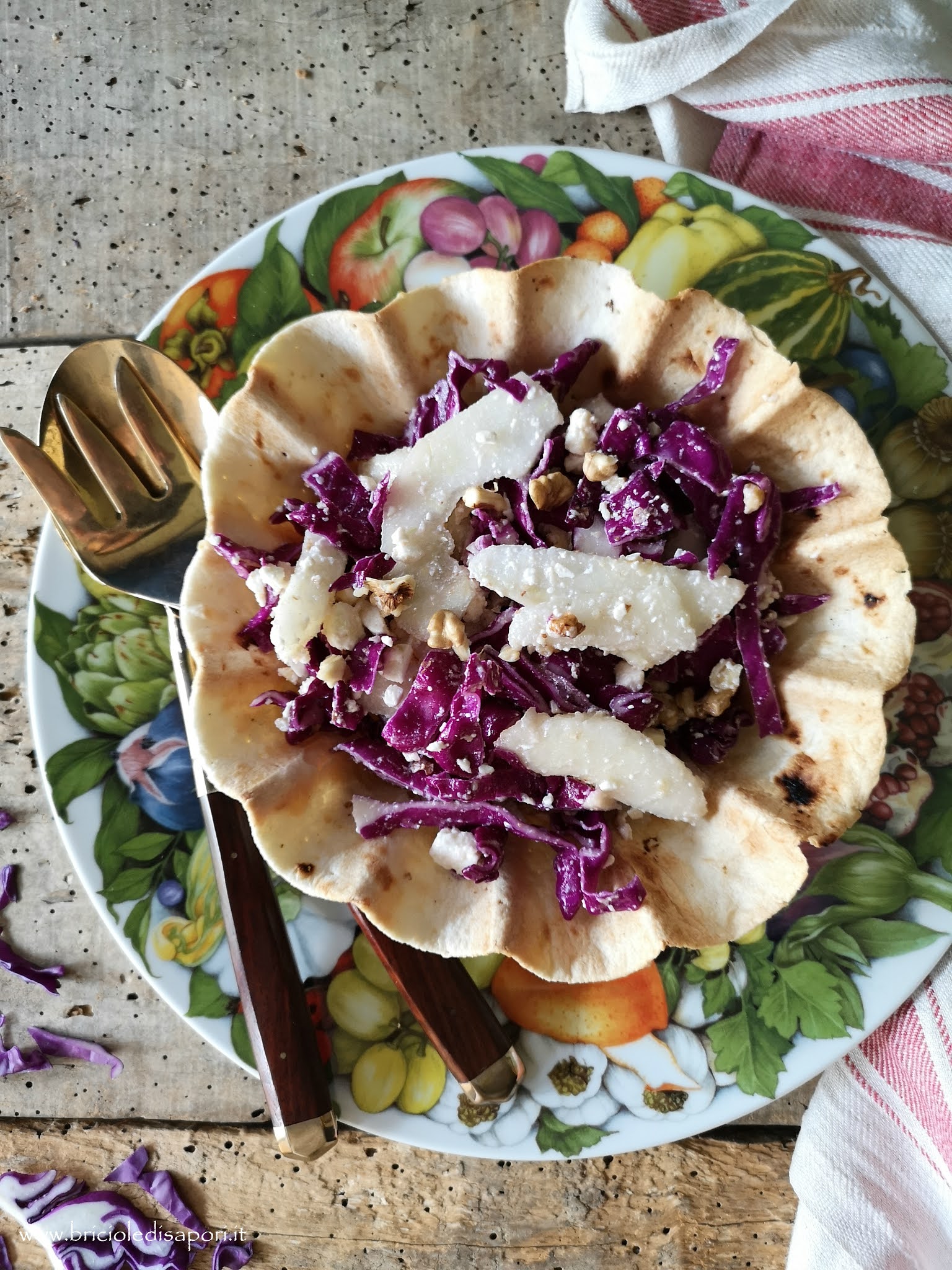 insalata di cavolo rosso pere feta noci e aceto balsamico