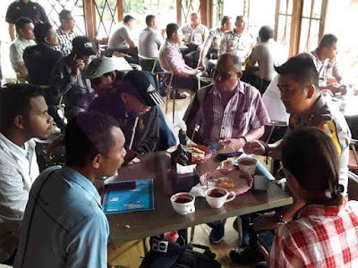 Andre Sukendar Gelar Coffee Morning dengan Awak Media di TanimbarAndre Sukendar Gelar Coffee Morning dengan Awak Media di Tanimbar