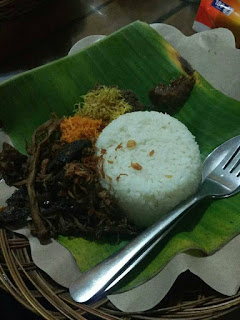 Kuliner Nusantara Nasi Krawu Khas Gersik.