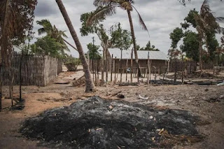 ULTIMA HORA: Grupo ARMADO mata RESIDENTES numa aldeia costeira de Moçambique // Saiba Mais...