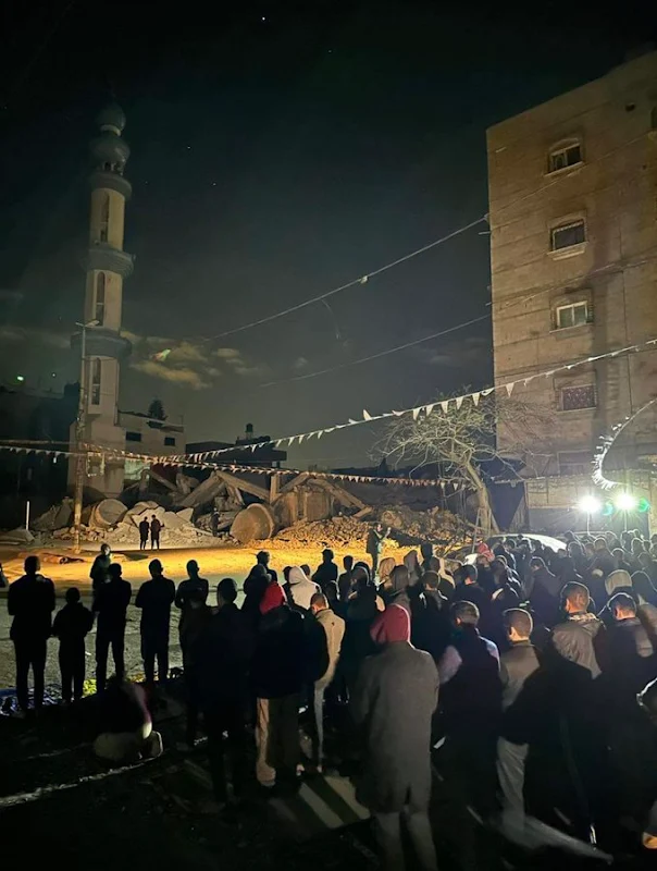 Anda tidak dapat menghancurkan orang yang sekuat ini  Tarawih Malam Pertama di Gaza, Tidak Ada Masjid Hanya Reruntuhan Saja
