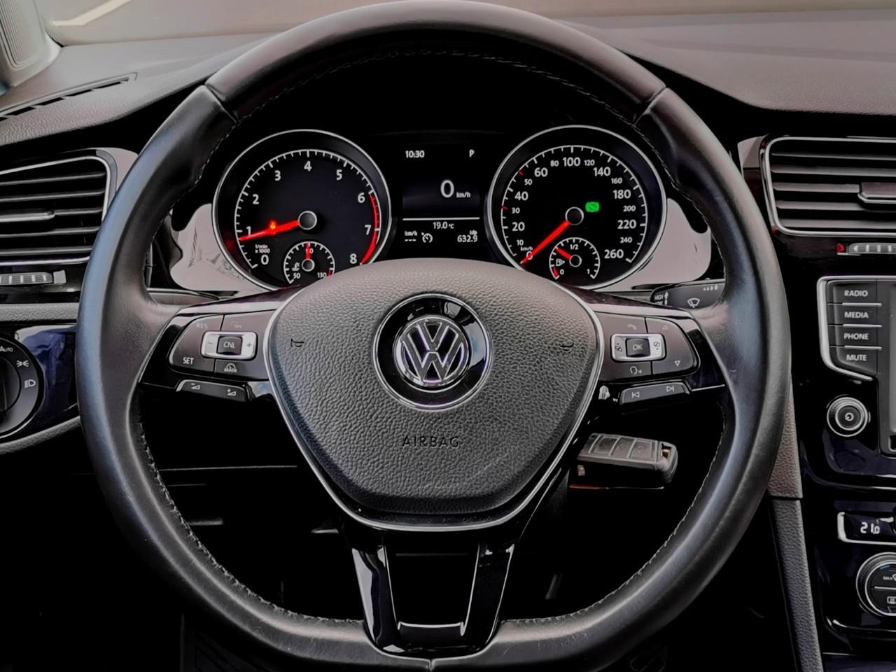 Volkswagen 二手車買賣專門店-2015-Golf