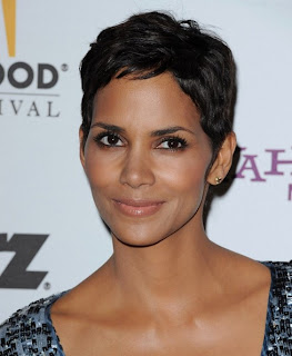 Halle Berry Short Hairstyle at the Annual Hollywood Awards Gala