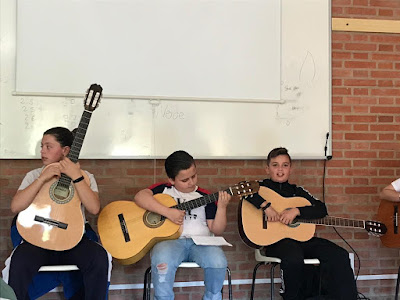 Guitarra. Colegio Maria Auxiliadora.Zaragoza