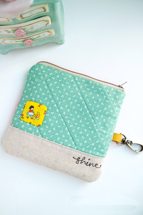 Mini Zipper Pouch Keyring. DIY Keychain Wallet: Sewing Tutorial in Pictures. 