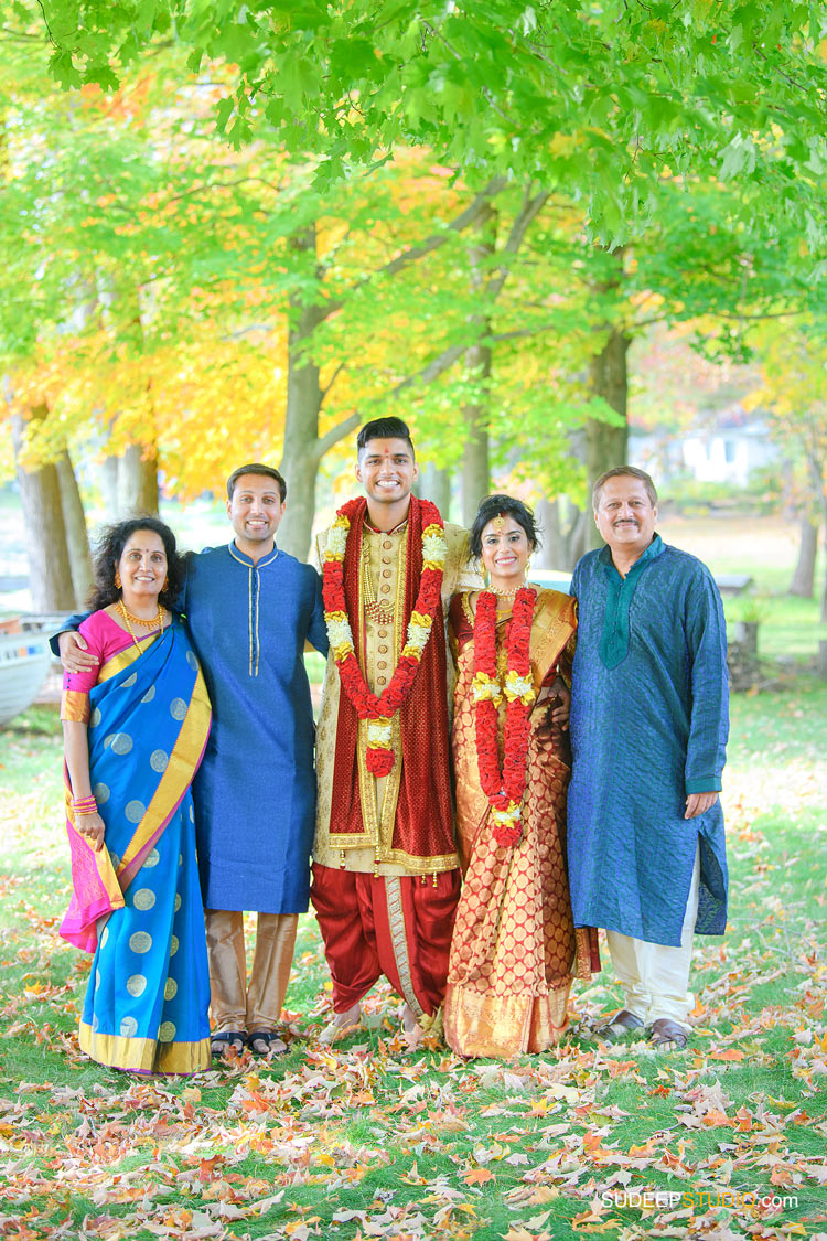 Indian Hindu Wedding Family Portraits Group Photos SudeepStudio.com Ann Arbor Indian Wedding Photographer