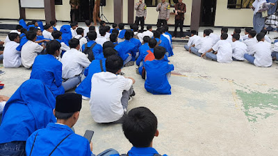 Bhabinkamtibmas Polsek Petir Memberikan Penyuluhan dan Edukasi Tentang Kenakalan Remaja