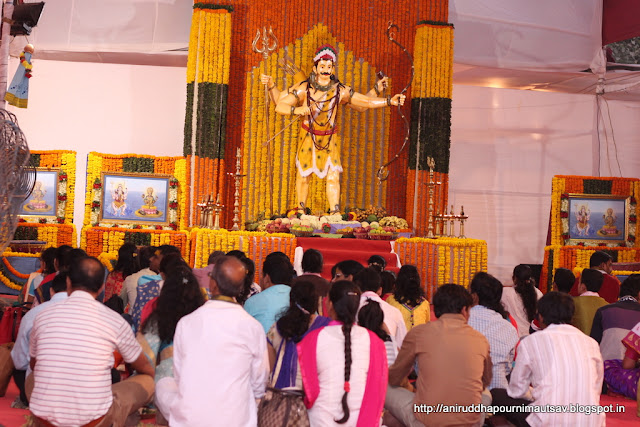 Shraddhavan's performing Shree Kiratrudra poojan on Aniruddha Pournima Utsav at Shree Harigurugram, Bandra