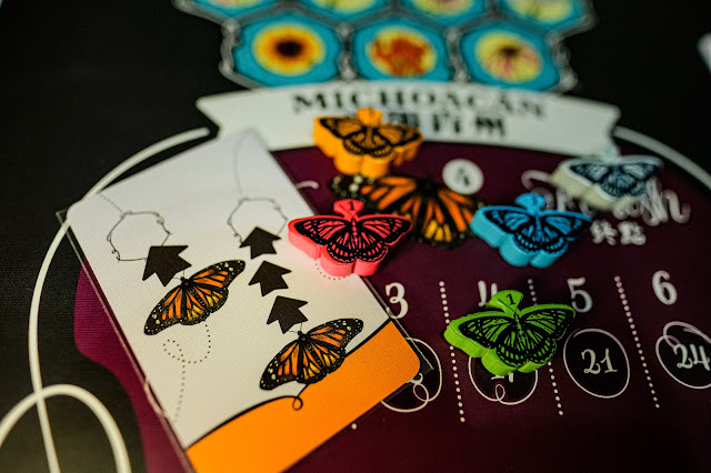 Mariposas蝶旅花香,選擇一張行動卡移動蝴蝶