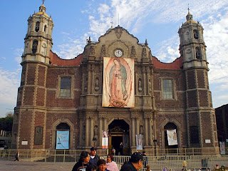 foto da entrada da Basílica de Nossa Senhora de Guadalupe