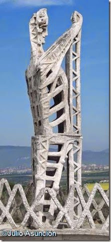 Soldado navarro - Monumento a la Batalla de Noáin