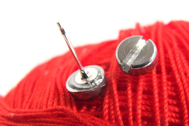 DIY oorstekertjes van vijzen /ear studs made from screws