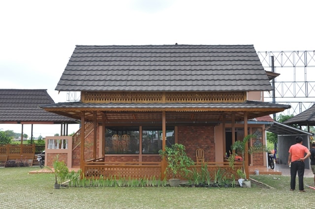 Rumah Kayu Minimalis