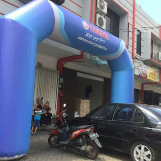 KREASI BALON menjual dan memproduksi BALON GATE-BALON GAPURA-GATE BALON-BALON START&FINISH. BALON GATE berguna sebagi transisi penanda pada suatu perlombaan sebagai tanda start maupun finish. BALON GATE sangat cocok untuk branding Triathlon, Races, Maratoon, Fun Bike, Jalan Sehat, Sponsor, Festival, Konser dan Grand Opening dan dapat ditambahkan dengan logo, gambar, dan pesan singkat pada tubuh BALON GATE