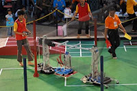 Robot D4=S1 hasil karya anak bangsa saat berlaga