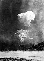 El humo de la bomba en Hiroshima