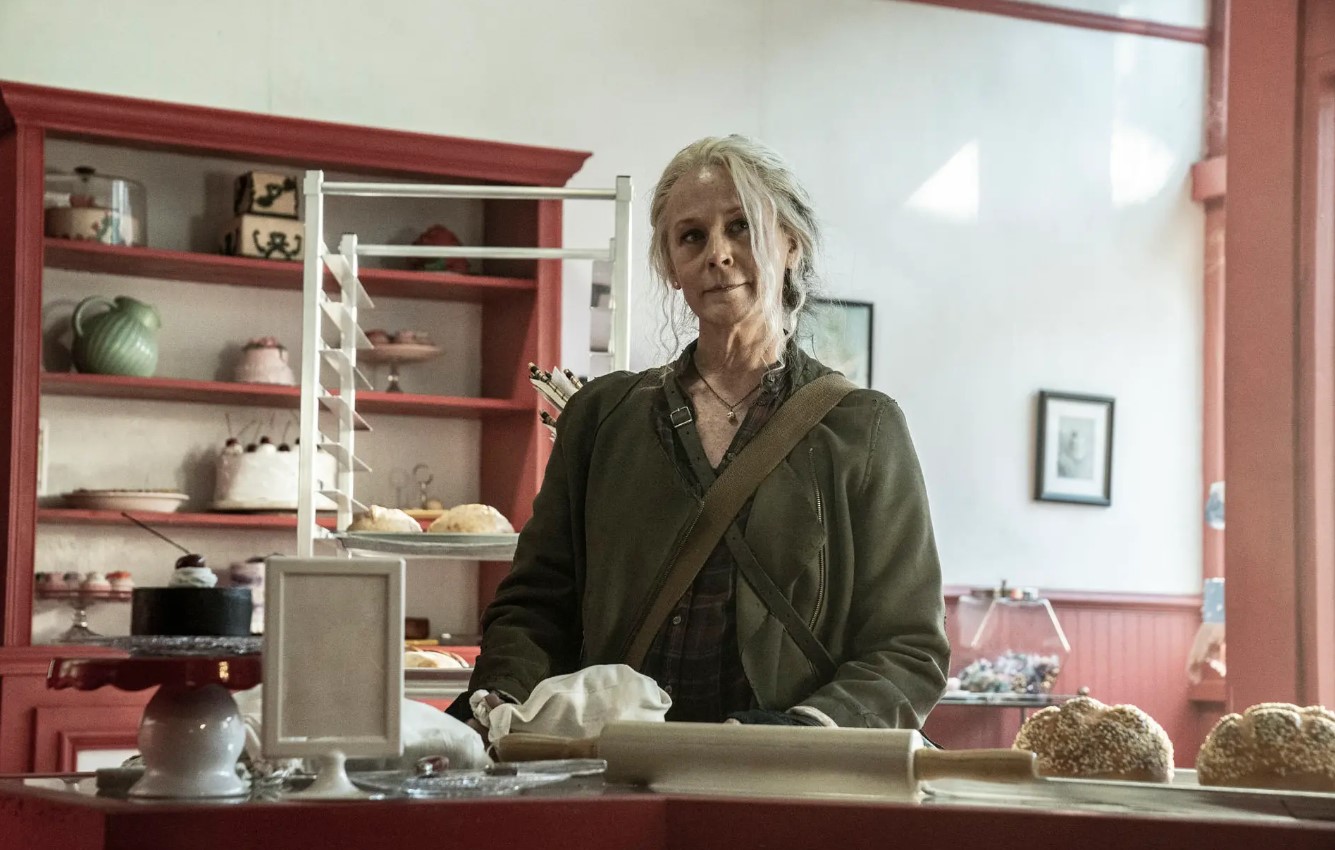 Carol hace una parada en la panadería antes de marcharse