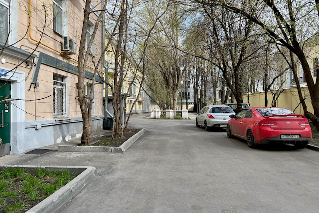 Поварская улица, Трубниковский переулок, Борисоглебский переулок, дворы, жилой дом 1946 года постройки