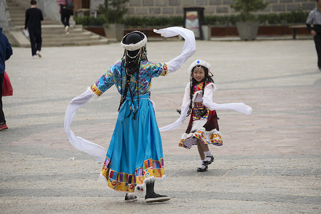 Baile en Zhongdian.