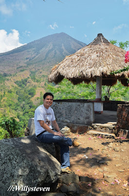  Gunung Inerie ialah salah satu objek wisata yang dimiliki oleh Pulau Flores Gunung Inerie, Piramid Alam dari Flores